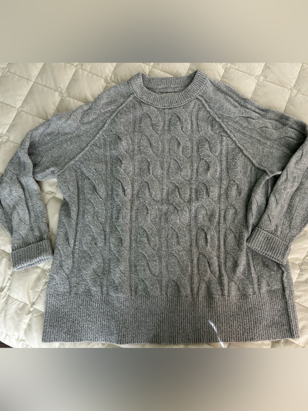 Classic Cable Knit Crewneck Sweater - Gray
